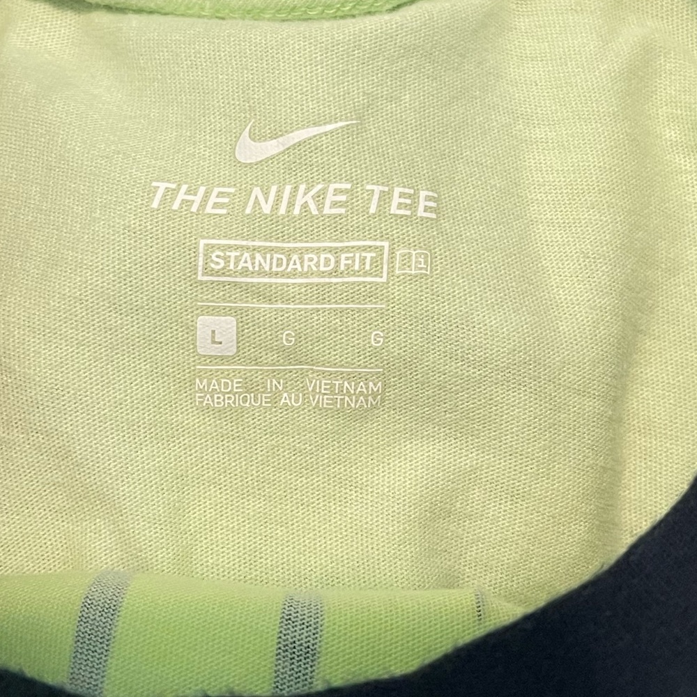 NWOT Youth Nike T-shirt. Never worn. Size large. - Picture 3 of 3